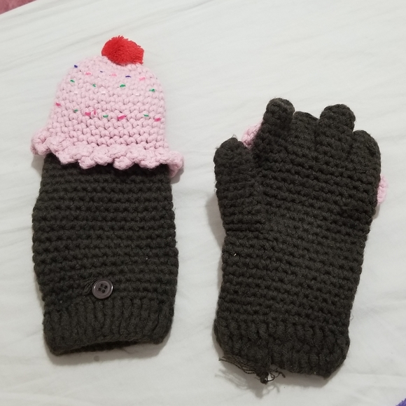 BOGO50 - Urban Outfitters Icecream gloves - Picture 2 of 3